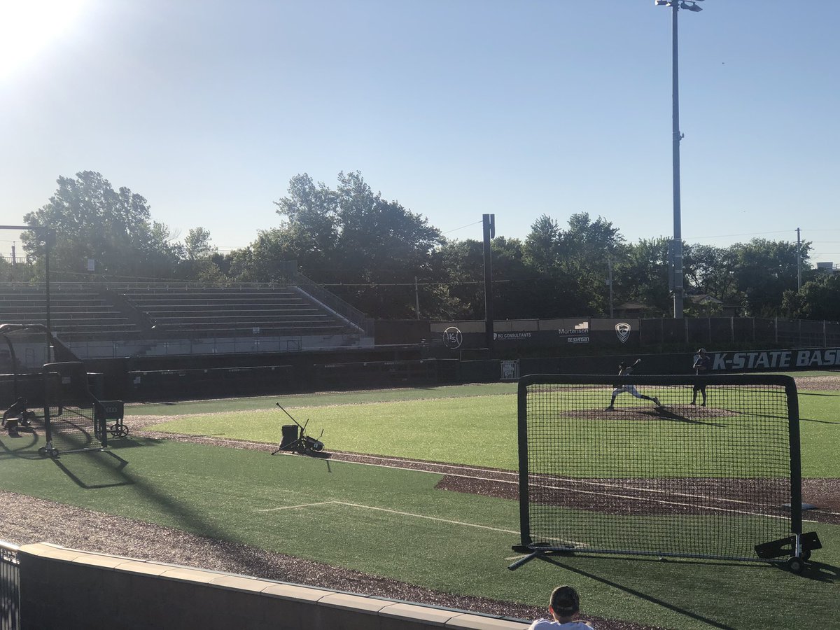 wjc7852495's tweet photo. A mom can dream that her son would go to her alma mater! #EMAW #kstatebaseball https://t.co/NMs4cFjjZ9