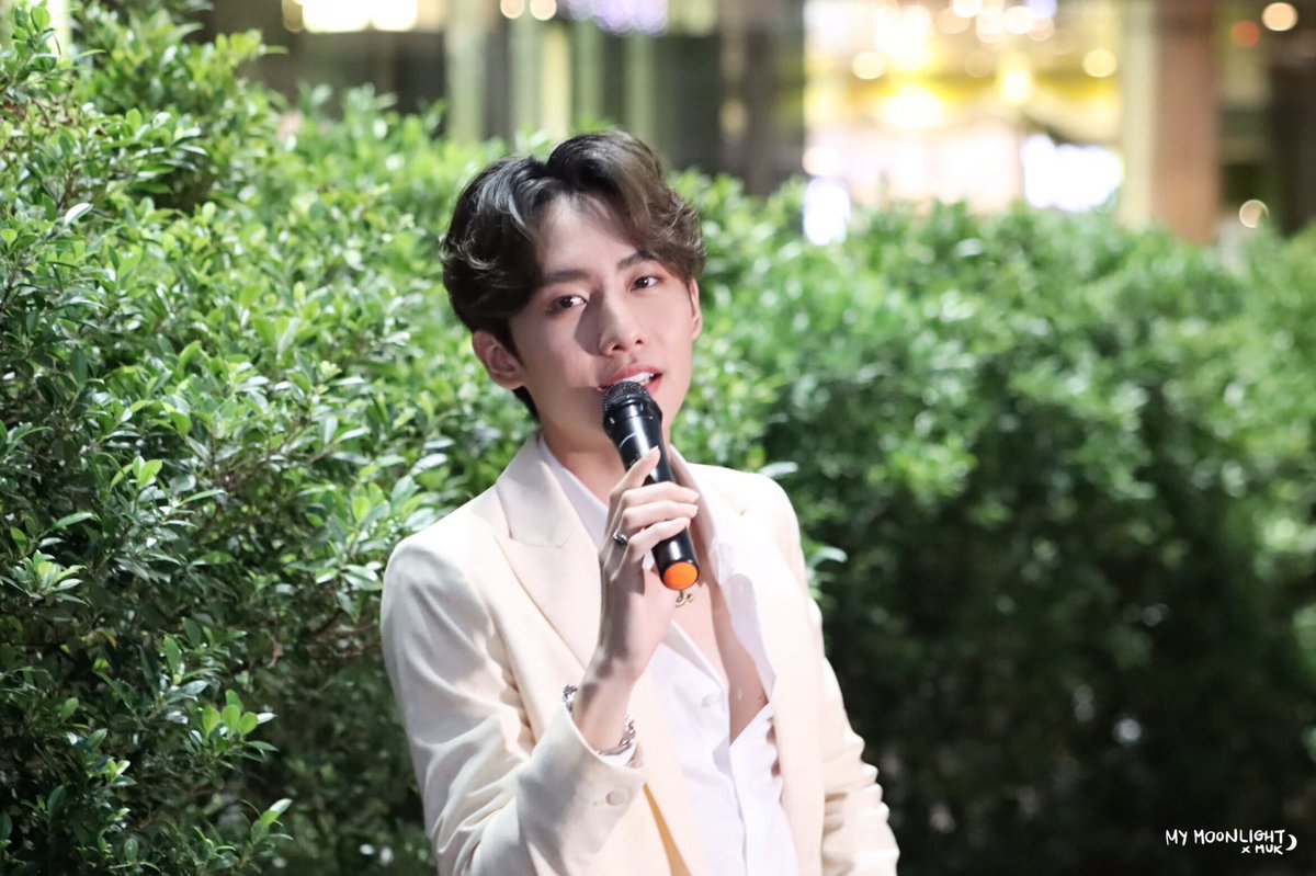 mymoonlightxmuk's tweet photo. กับข้าว ครับ กับข้าวววว~~ 🖤

@Mmarksiwat

#หัวใจศิวัช
#daradailyAwards8
#bemymoonlightxmuk https://t.co/segB8xGKCj