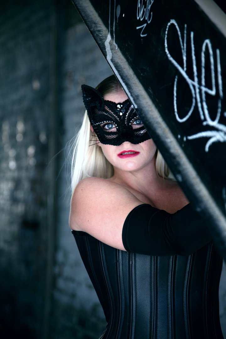 maskraid_liners's tweet photo. With the increased line of sight and safety provided by #MaskRAid, you won't need nine lives.

But, it never hurts. 🐈 https://t.co/Y1chdUekGO