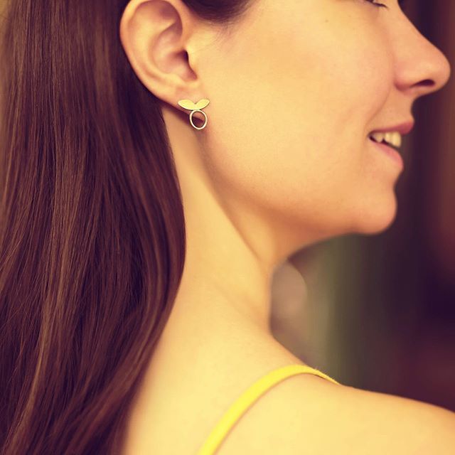 camillette80's tweet photo. The clementine 🍊 Bellini earrings...An exclusive jewelry collection in collaboration with Rachel! Shop here 👉 https://t.co/f2jS1IDqqM // Les boucles d'oreilles clémentines Bellini...une collection de bijoux exclusive en collaboration avec @fromrachel! Boutique ici 👉https://… https://t.co/tadvegGYIC