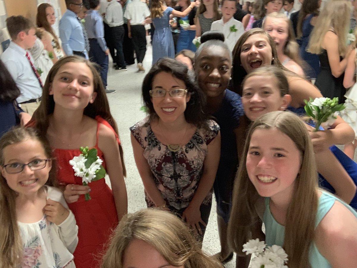dscasto's tweet photo. 6th Grade Promotion selfies @StratfordLndgES @MsDeatonsClass https://t.co/oUxvWs6kxc