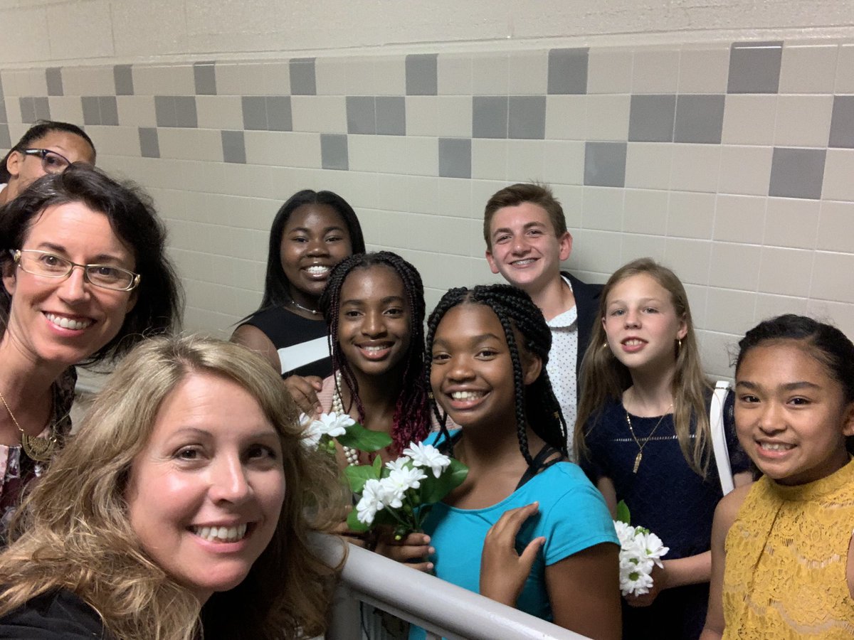 dscasto's tweet photo. 6th Grade Promotion selfies @StratfordLndgES @MsDeatonsClass https://t.co/oUxvWs6kxc