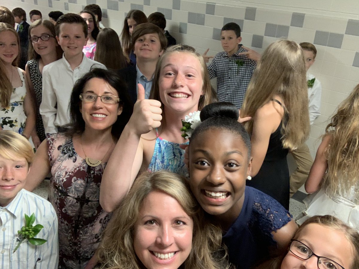 dscasto's tweet photo. 6th Grade Promotion selfies @StratfordLndgES @MsDeatonsClass https://t.co/oUxvWs6kxc