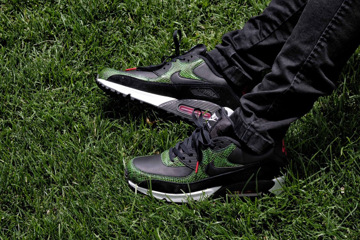 nike air max 90 black & cyber