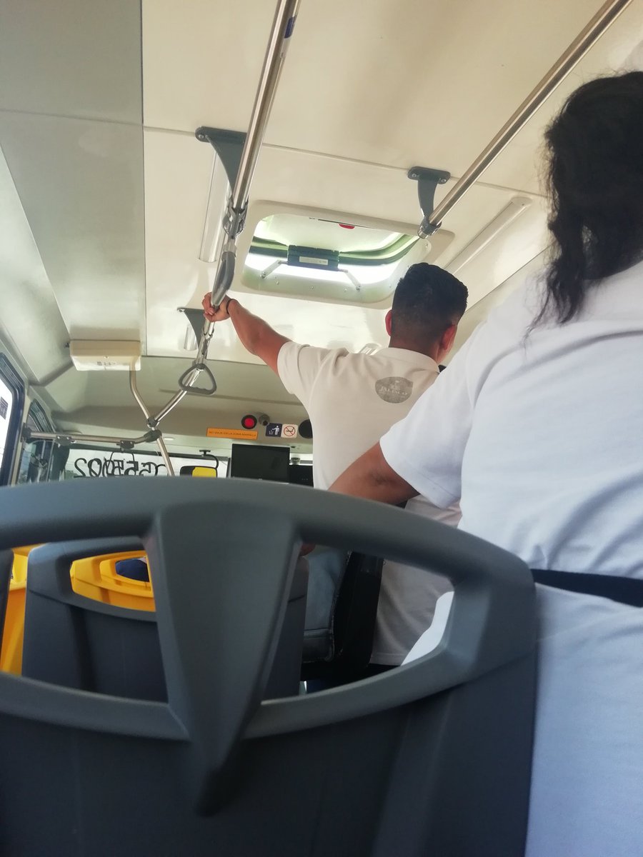 SubeTGDL's tweet photo. Hoy encontramos embajadores de #innovacard en la #ruta19, brindando mayor información del nuevo sistema de pago ¿Les ha tocado verlos? https://t.co/qdSU8xEQDO
