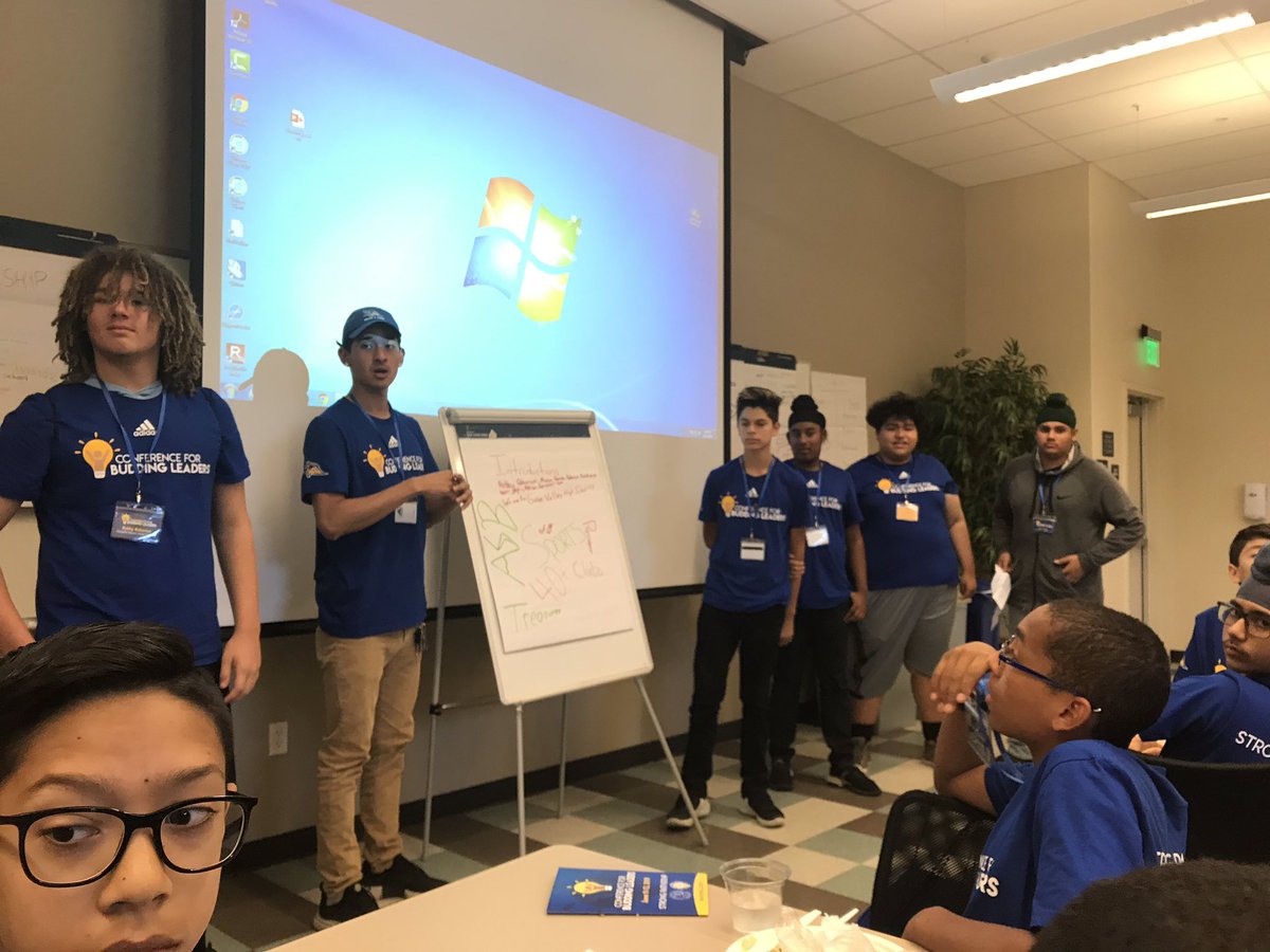 RyanGeivet's tweet photo. @KHSD_Official @GVBulldogs Bulldogs presenting at #buddingleaders conference! Great job guys! https://t.co/zNFGoUMwen