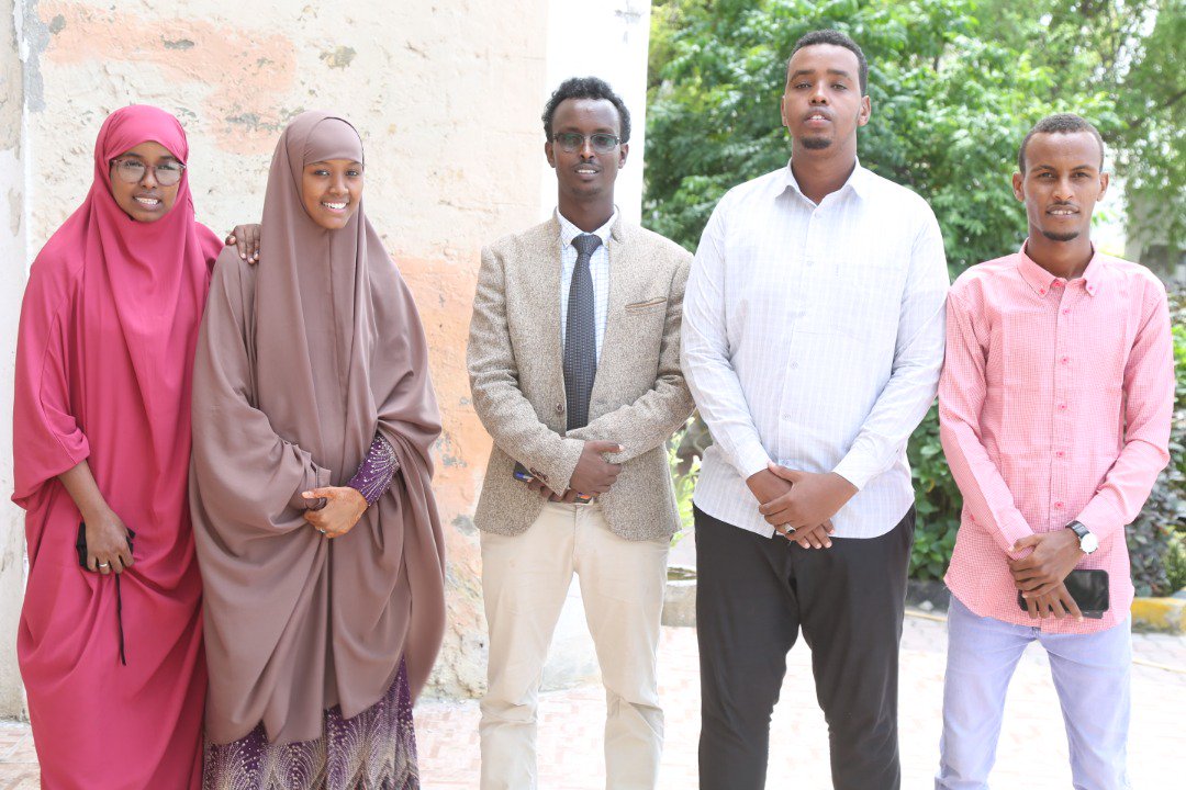 CUStuGovPres's tweet photo. I hve had the pleasure to have spent time with some of @CU_mogadishu students as they have wrapped up their final exams  @Yousuf Alkowneyn Campus. Apart from wishing you an adventurous holidays I must admit that the campuses will miss your beautiful faces.   Enjoy your vacations. https://t.co/GHwYZgcYCW