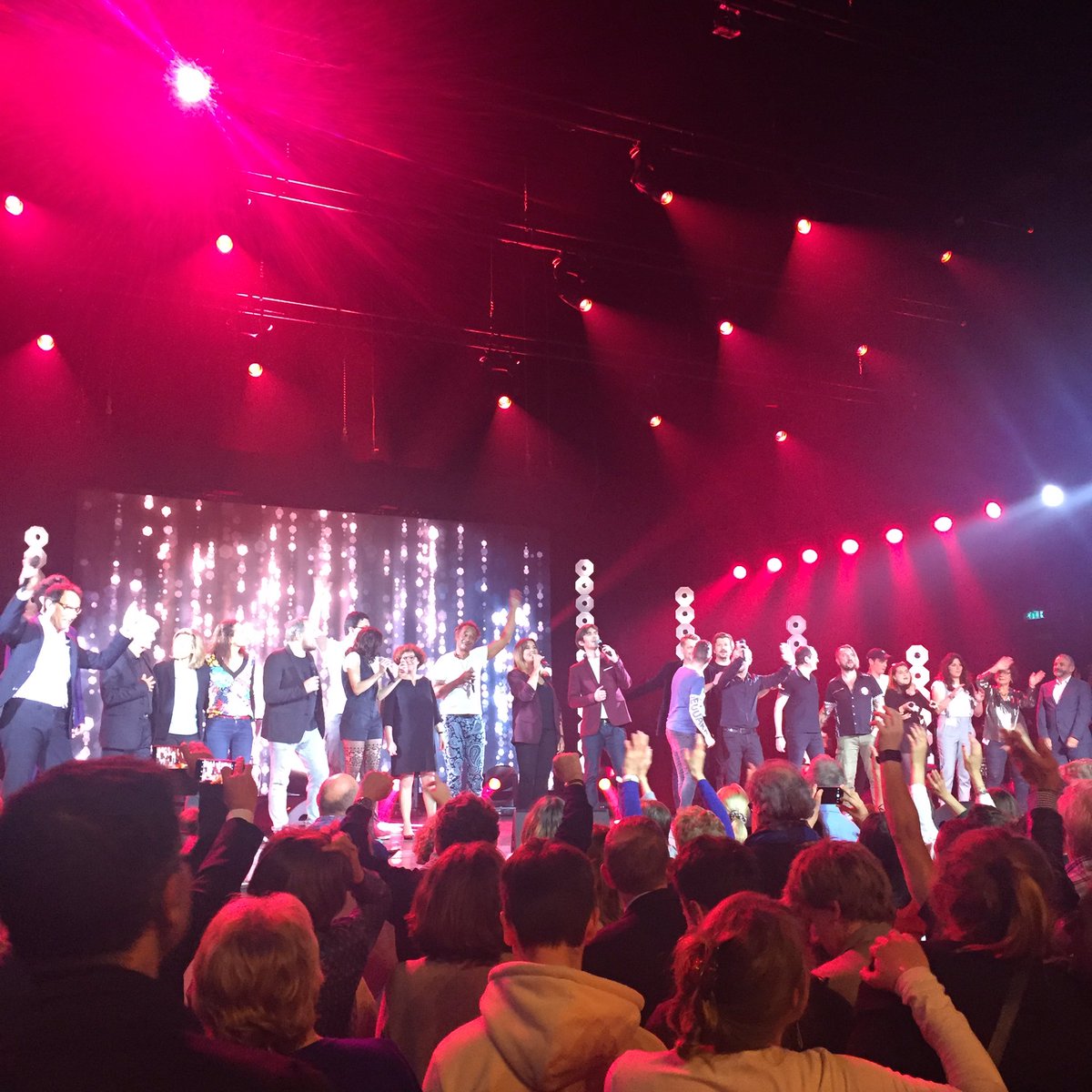 Fondationfrance's tweet photo. Et voilà, c’est terminé ! Une belle soirée @Le_Psychodon à @OLYMPIAHALL avec @dmeillerand ! Merci à @NoahYannick @oldelaf @amauryvassili @monsieurlune @chimeneofficiel @MarjoPiemont @FatalsPicards et d’autres artistes pour dire #STOPauxtabous sur les #MaladiesPsychiques https://t.co/7t0St2YQ4H