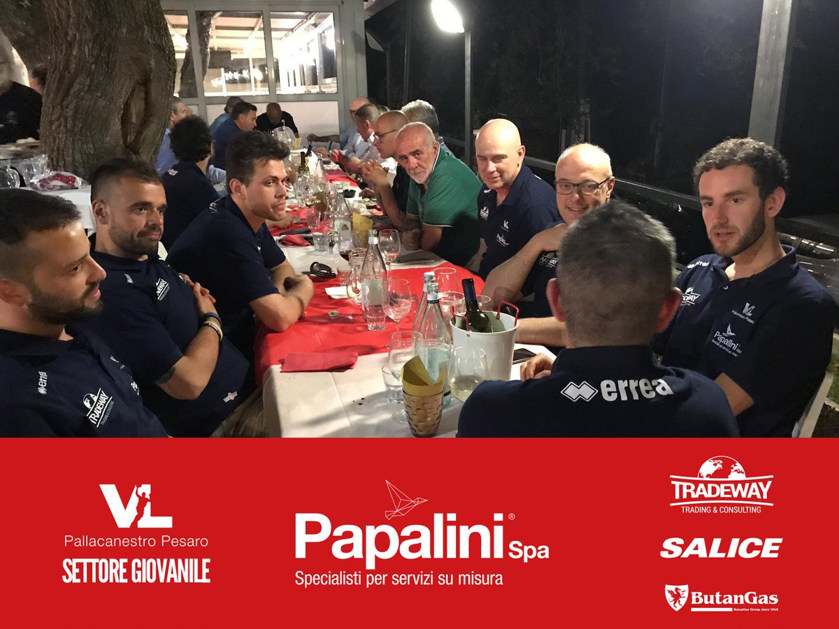 VLPesaro's tweet photo. La VL Papalini SpA è una grande famiglia, una bella serata per tutto il nostro settore giovanile!! 🏀⚪🔴😍 #Salice #Tradeway #Butangas https://t.co/RXgLM82BRQ