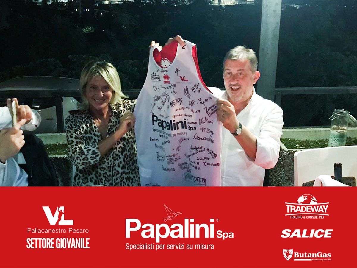 VLPesaro's tweet photo. La VL Papalini SpA è una grande famiglia, una bella serata per tutto il nostro settore giovanile!! 🏀⚪🔴😍 #Salice #Tradeway #Butangas https://t.co/RXgLM82BRQ