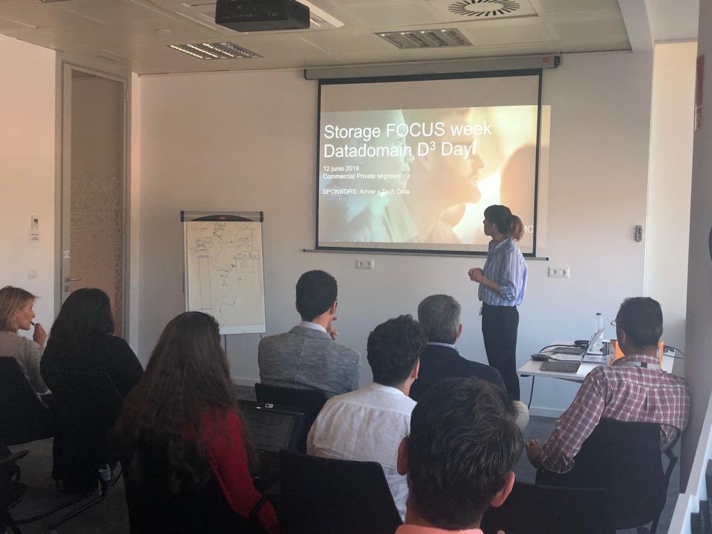 it_freddy's tweet photo. Hoy hemos arrancado #DataDomainDay con una camapaña de generación de #Leads con nuestros equipos de ventas y la implicación directa del #Canal de #Distribución #DellEMCSpain. Ya está sucediendo el cambio en clientes nuevos para la #protección de sus #datos 👍🏻 https://t.co/TaHc5tJP9N