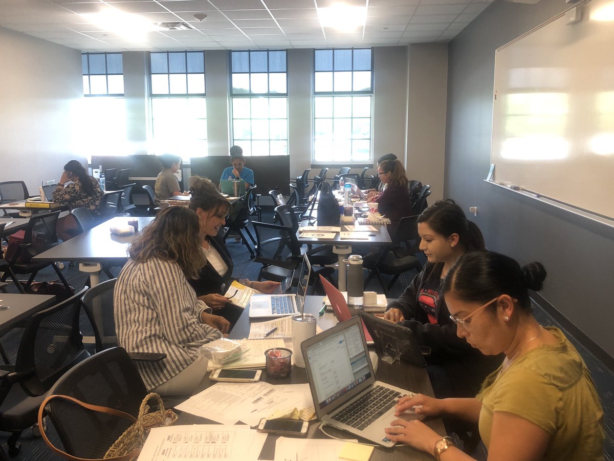 SeligEmma's tweet photo. So proud of this talented group of bilingual teachers! They have been working hard writing SLAR curriculum to make sure all bilingual teachers have everything they need to be successful next school year! #RISD_Bilingual #TnLAlwaysHere #RISDConnects https://t.co/boxauWKITP