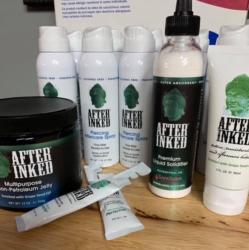 AfterInked's tweet photo. Focus on your goals, focus on positive things, and focus on the ones you love. #WorkoutWednesday #WellnessWednesday #Humpday ⌚⏰🕰️⌛#afterinked #proudusers #formulatedforperfection #afterinkedeveryday #tattooaftercare #piercingaftercare #inkseal #npj #vegan https://t.co/1svDQOGE12
