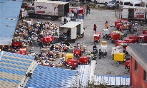 globaltimesnews's tweet photo. Blacklists of consumers who file malicious complaints against logistics couriers need to be launched in China, in a bid to support the sector's sustainable development via a credit reference system: analysts (Photo: CFP) https://t.co/emqJPgODJk #YTOExpress https://t.co/h7UAPJLpyk