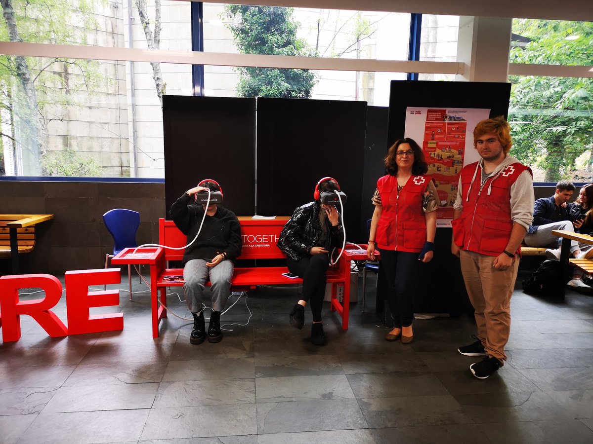 cruzvermella's tweet photo. Hoxe inaugurouse a exposición #Persoas de @GabrielTizonf1 no ciclo #Unintegra da @USC_SRE 👉 Tamén participa Cruz Vermella co banco de realidade aumentada, onde podedes coñecer como é a vida nun campo de refuxiados de Líbano.
📌 B. Concepción Arenal 📅 12, 13 e 14 de xuño https://t.co/IUk5zqEPwS