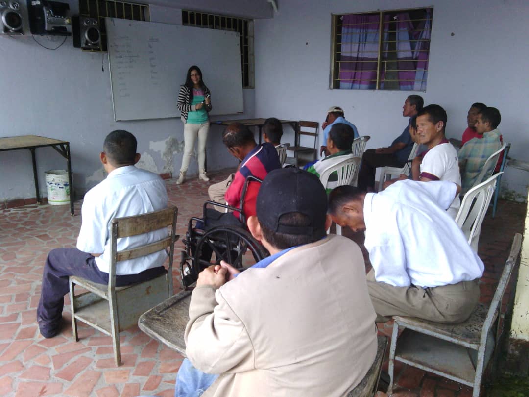 pestana_jl's tweet photo. En las Unidades de Tratamiento y Centros de la @MNegraHipolita formamos y capacitamos a los ciudadanos en atención en materia educativa, para que puedan tener un desarrollo académico de calidad que contribuya a su proceso de reinserción social... #VenezuelaCultiva https://t.co/mkFg5EYBPp