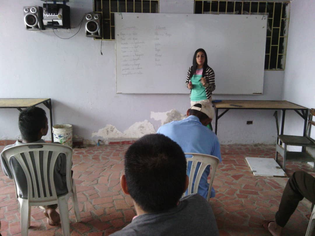 pestana_jl's tweet photo. En las Unidades de Tratamiento y Centros de la @MNegraHipolita formamos y capacitamos a los ciudadanos en atención en materia educativa, para que puedan tener un desarrollo académico de calidad que contribuya a su proceso de reinserción social... #VenezuelaCultiva https://t.co/mkFg5EYBPp
