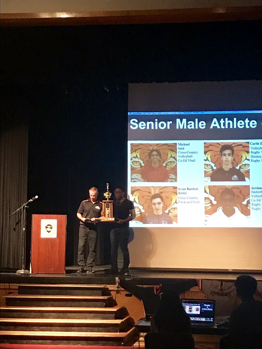 Congratulations to our Senior Male Athlete of the Year, Jordan Davis Ewan! ⭐️🏆 Bravo! <a href="/PeelSchools/">Peel District School Board</a> @TrusteeCrocker @GSolomonHenry <a href="/apeluso2012/">Antonietta Peluso</a>
