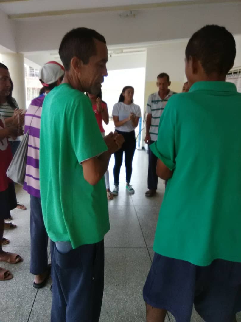 pestana_jl's tweet photo. En la Comunidad Terapéutica Socialista José Leonardo Chirino de Falcón, recibimos la visita de los estudiantes del Liceo Bolivariano Cecilio Acosta, quienes compartieron una tarde de deporte y recreación con los ciudadanos en atención de la @MNegraHipolita #VenezuelaCultiva https://t.co/YGNBJM33g0