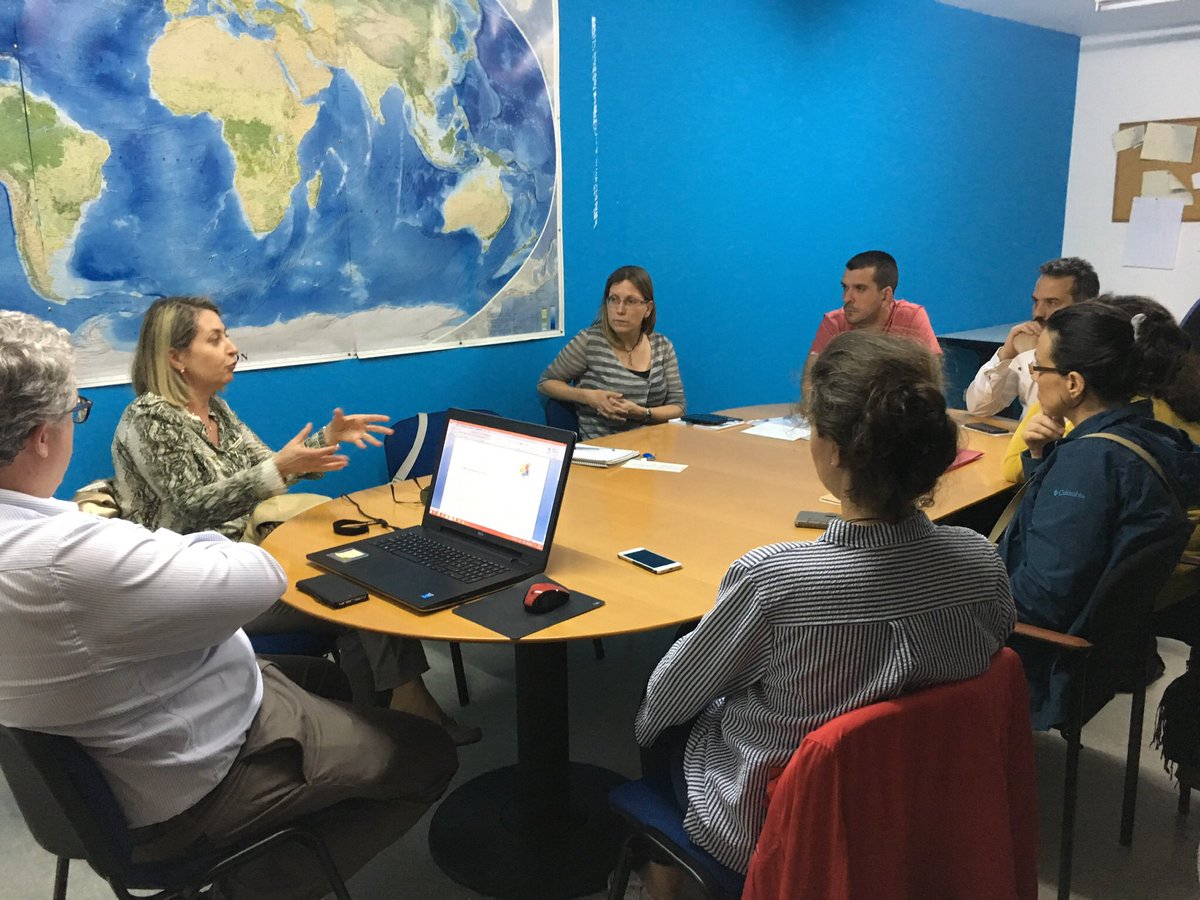 AmpaRocafort's tweet photo. Avui reunió de l’AMPA per preparar cosetes per al curs vinent! https://t.co/jHJYGcWbgX