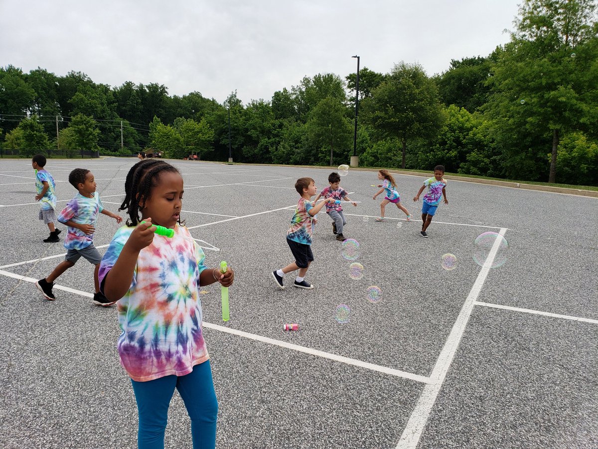 KinderWatts17's tweet photo. It's been an amazing year in the first grade! #firstgradepicnic https://t.co/eCP4zUyqwU
