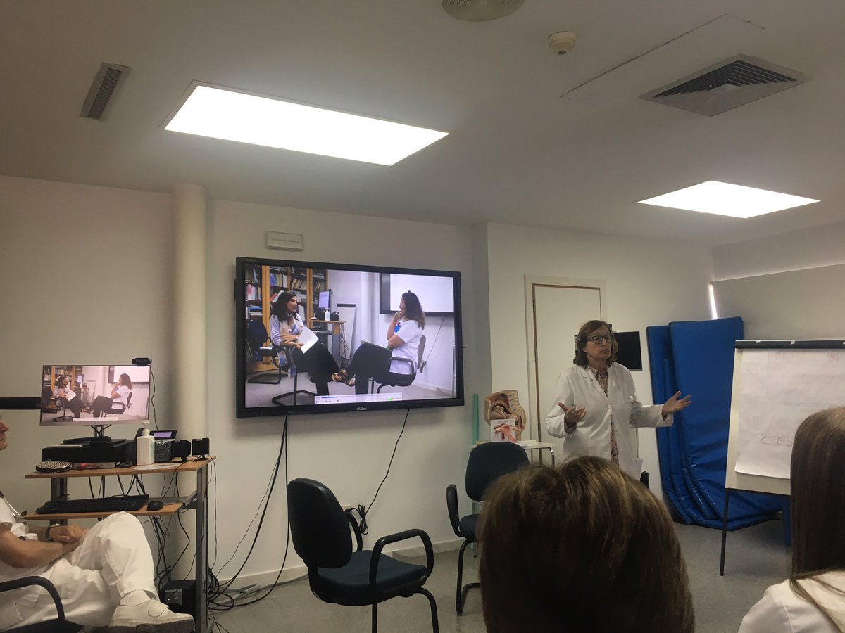 futicool's tweet photo. Para mejorar en técnicas de Entrevista, hoy de nuevo SESIONES con grabación y aporte de ideas. La buena Comunicación en @csaludsanjuan es prioritario. Con los pacientes y en las RRSS https://t.co/nAQLjxazZ8