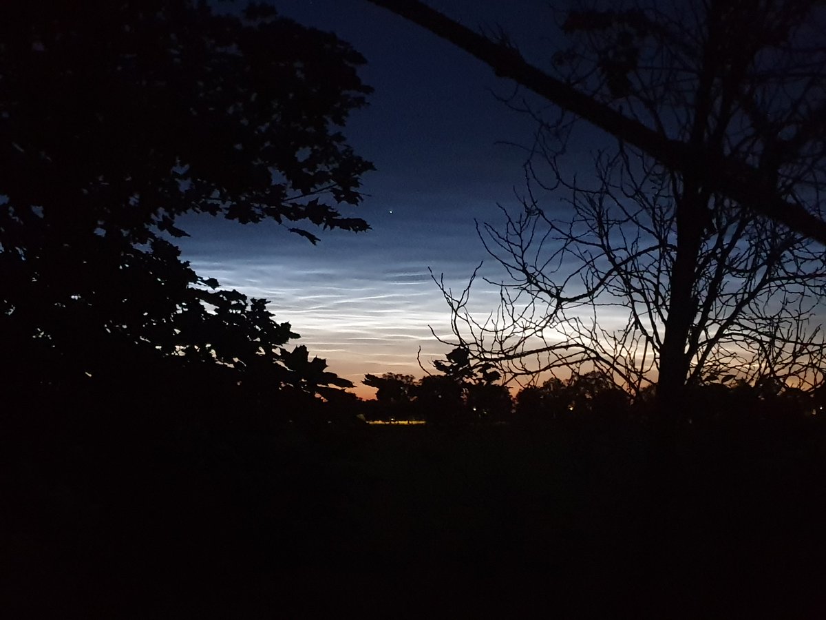 Lichtende nachtwolken vanuit klarenbeek. Zijn op moment nog heel duidelijk zichtbaar