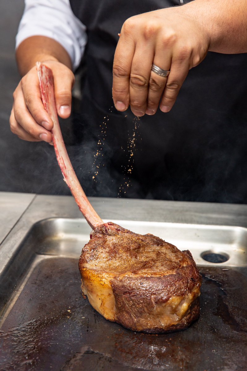 storkrestaurant's tweet photo. Meaty pleasures 😋
#steak #tomahawk #foodie #meatlover https://t.co/hS5j6YU4CS