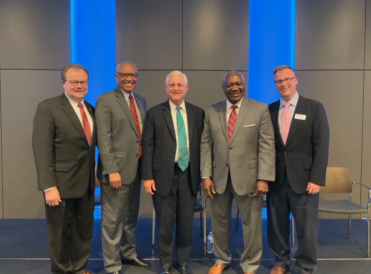 BuildingTBridge's tweet image. Historic forum held during the Building the Bridge Conference at the Civil Rights Museum in Jackson. Pictured-forum moderator, MS Superintendent, Bishop @davidtiptonjr 

Forum Panelists:
Dr. Winters
Dr. David Bernard, General Superintendent of the UPCI
Senator John Horhn
#BTB2019
