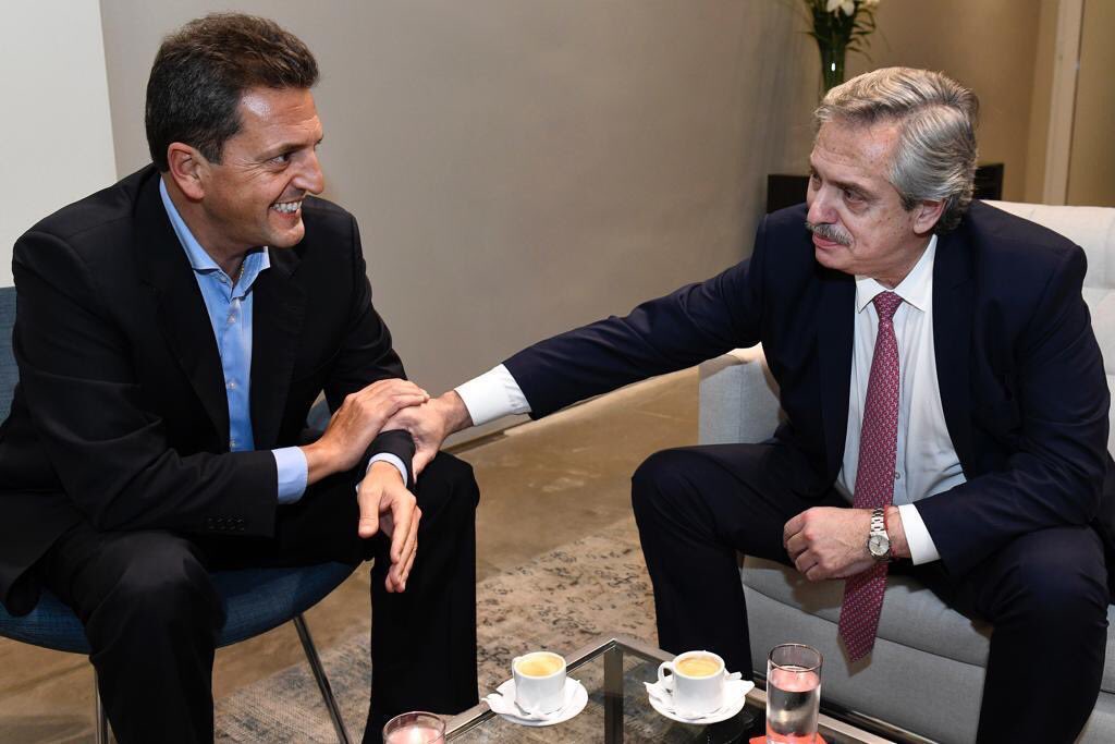 p_justicialista's tweet photo. Celebramos la unidad para poner a la Argentina de pie.

Primero la Patria, después el movimiento y, por último, las personas.

Es entre todas y entre todos.

#HayEsperanza 💪🏻🇦🇷✌🏻 https://t.co/2tfQtS1w6Z