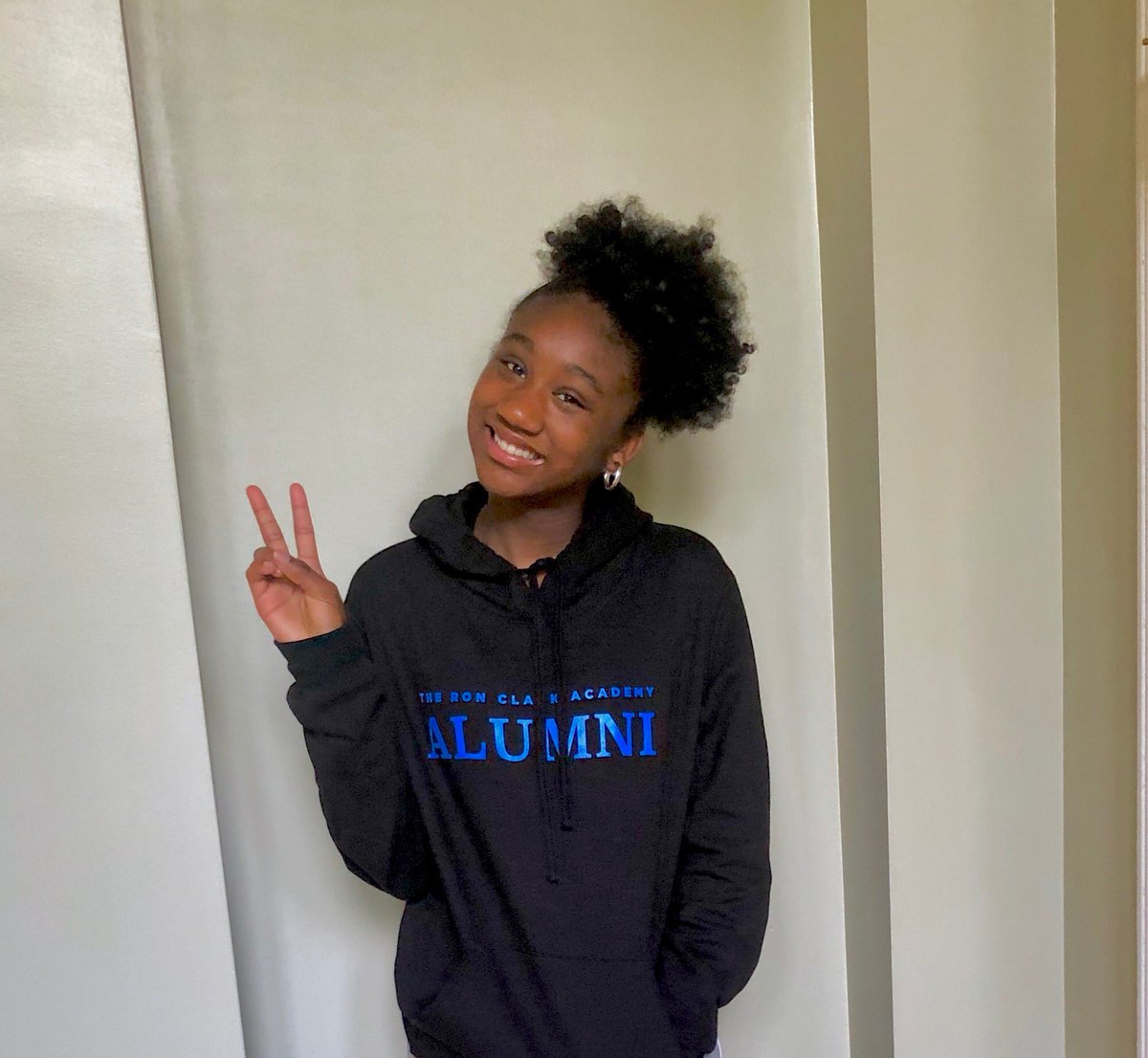 justchefjasmine's tweet photo. I can’t believe I’m officially a Ron Clark Academy Alum! 💙 I feel so blessed to have had the opportunity to attend such an amazing school with even more amazing people! Thank you @ronclarkacademy for your incredible support over the last few years! Next stop: High School! 😝 https://t.co/wBeWBz7qnG