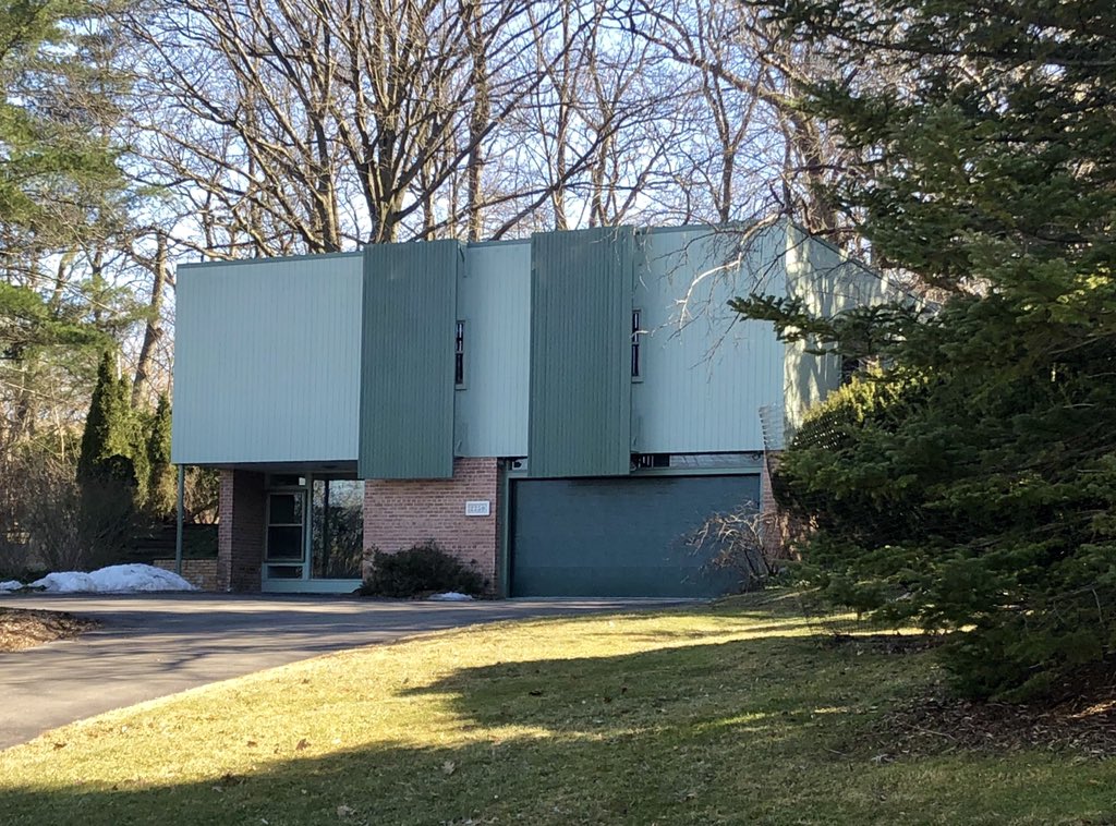 Walter Sanders, Eberbach House (1950) /// Sanders designed this House shortly after he had moved to Ann Arbor in 1949 to teach  @TaubmanCollege. He built a few houses in Ann Arbor but focused mainly on teaching and research.