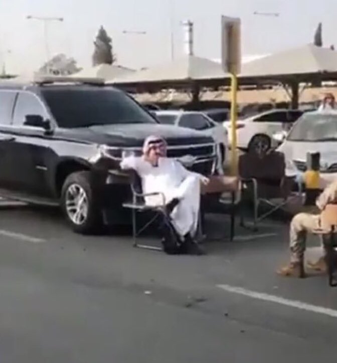 SaadAlmohemeed's tweet photo. من غير زودٍ في الحقيقة ونقصان
الراس صامل والهقاوي بعيده

#تركي_بن_طلال https://t.co/UOTg0SkyW9