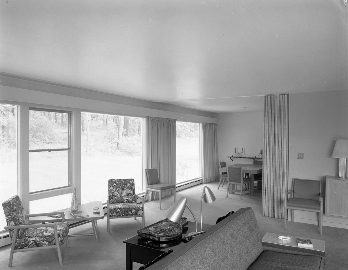 Walter Sanders, Eberbach House (1950) /// Sanders designed this House shortly after he had moved to Ann Arbor in 1949 to teach  @TaubmanCollege. He built a few houses in Ann Arbor but focused mainly on teaching and research.