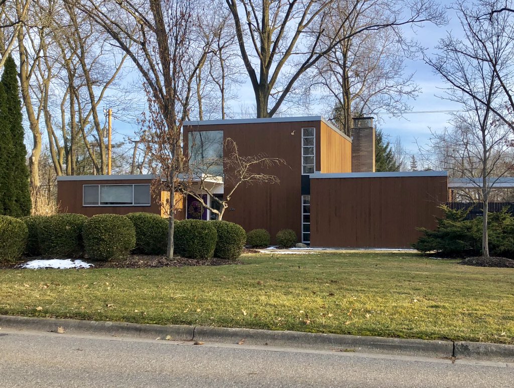 Herbert Johe, Holcomb House (1959) /// Events like the Women’s City Club Tour shown here, which included a stop at the Holcomb House, were part of the cultural zeitgeist that led to Ann Arbor’s boom in modernist housing.