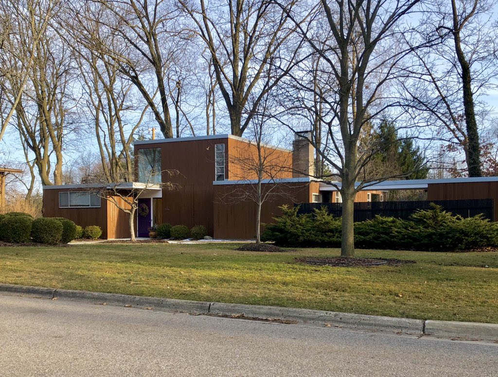Herbert Johe, Holcomb House (1959) /// Events like the Women’s City Club Tour shown here, which included a stop at the Holcomb House, were part of the cultural zeitgeist that led to Ann Arbor’s boom in modernist housing.