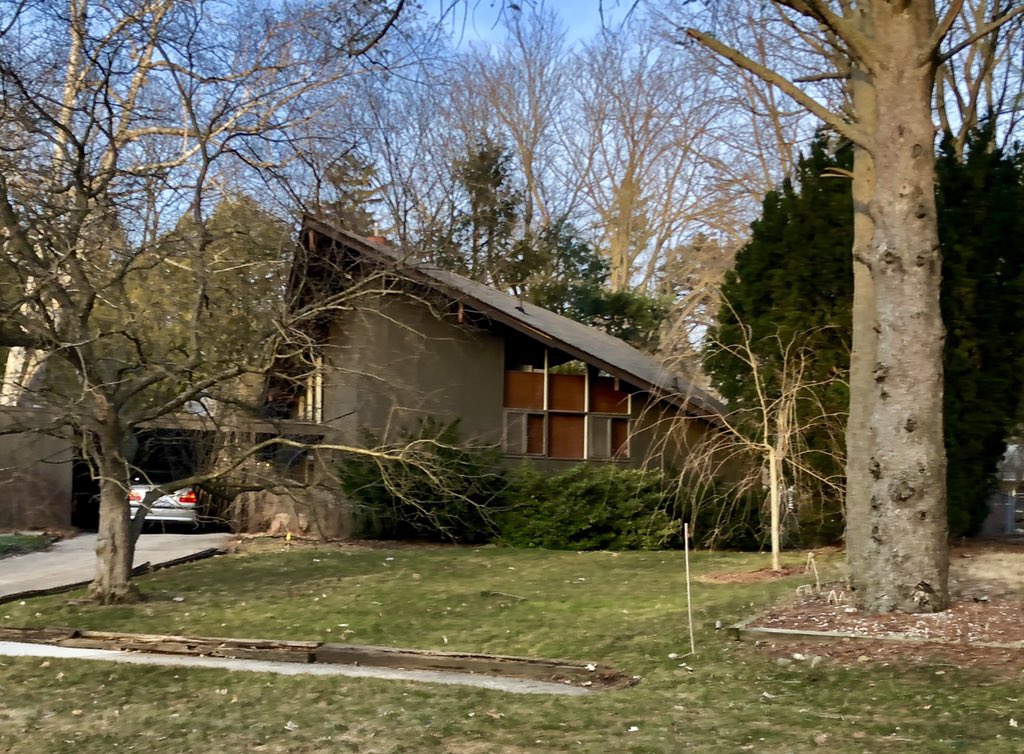 James P. Wong, Delafield House (1960) /// This is the only house I know of designed by Wong, but we’ll see a pair of churches from him on Friday.