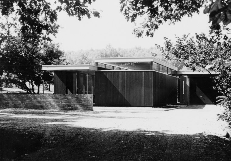 Robert Metcalf, Metcalf House (1952) /// This was the house of Robert C. Metcalf, Ann Arbor’s most prolific modernist. On top of his 40 years as an architecture professor, Metcalf designed 68 houses in addition to many other buildings.