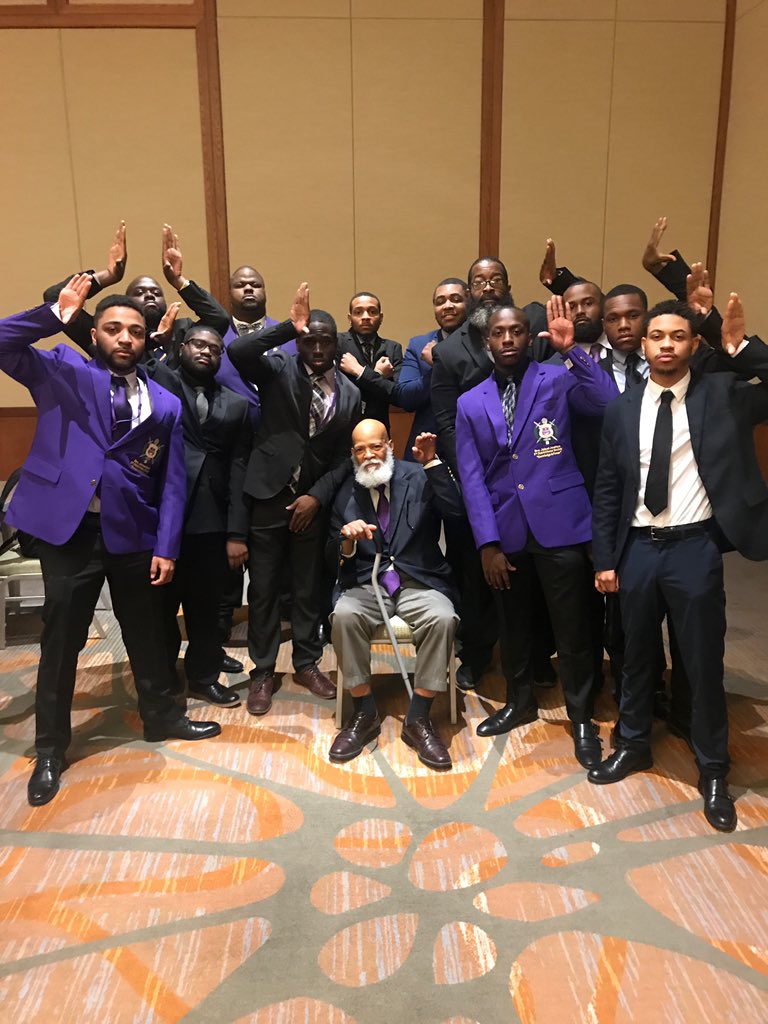 MizzouQues's tweet photo. @MotherPearlQues MID-MO Bruhz checking in🐶‼️ #8thD #Heavyweights https://t.co/SFYofnRD65