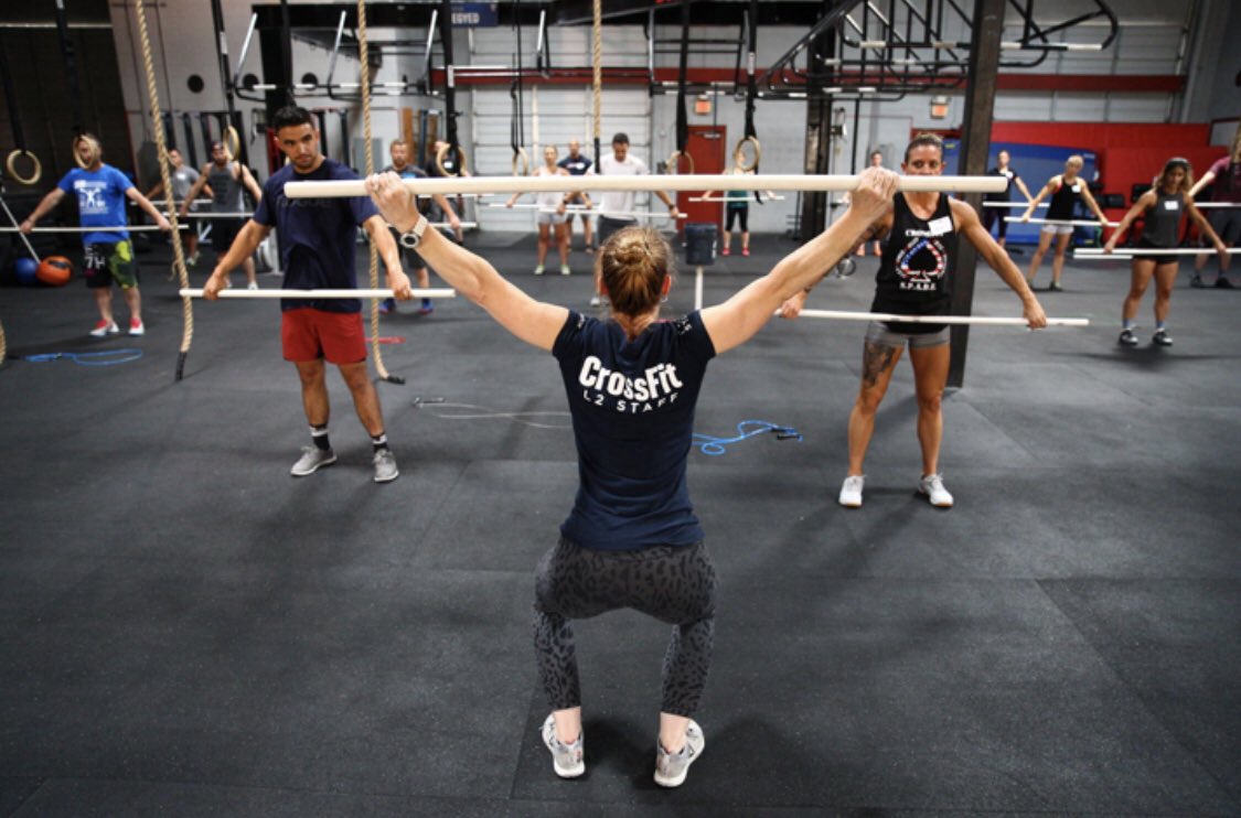 mexico_crossfit's tweet photo. La demostración visual es una herramienta poderosa, ayuda a las instrucciones del entrenador. Esto no necesariamente significa que un entrenador debe moverse perfectamente;más bien,un entrenador debe poder usar la demostración para mejorar la manera de entrenar a otros.
#CFMexico https://t.co/iGe0YUpuXq