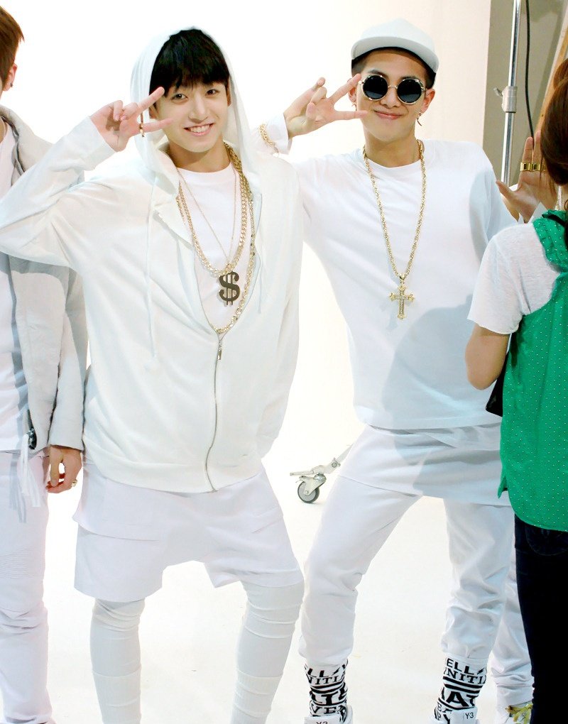 BTSNAMKOOK's tweet photo. since today is bangtan 6th anniversary, here's some old namkook pics to make you sob. you're welcome

#6YearsWithOurHomeBTS https://t.co/Bw3v93CeD3