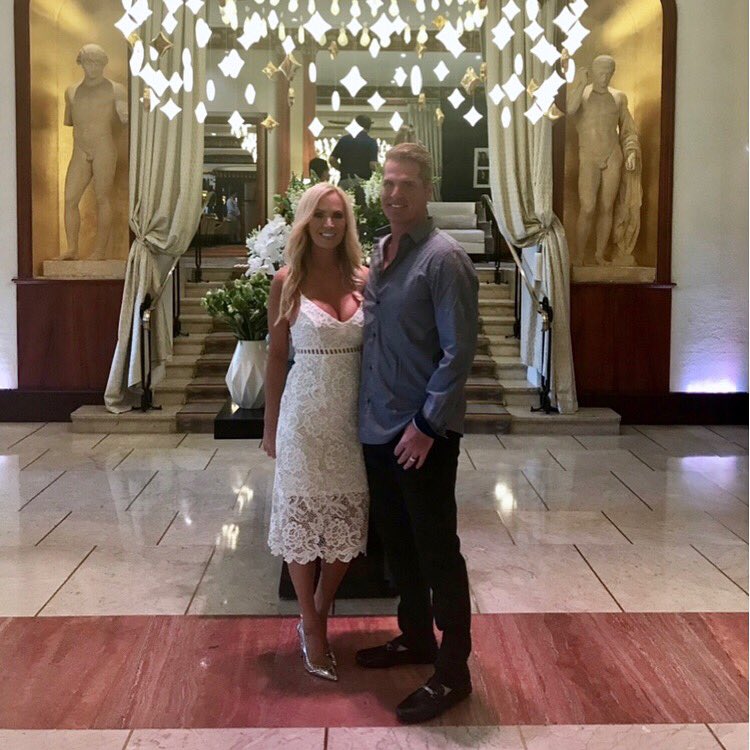ajoneson7's tweet photo. Rallied and finally made it to dinner💕🥂🕺 #VacayLife #FrenchRivieraLife #Cannes #WeCleanUpNicely 😁😂 https://t.co/Qjt3SVyJFv