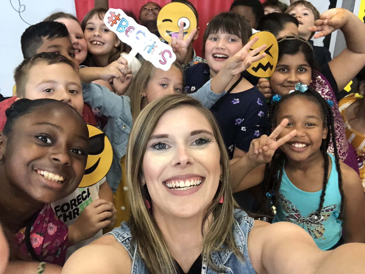 Demczak3rdGrade's tweet photo. 2nd grade Awards Ceremony was a success! Our photo booth was a hit! Everyone jumped in for a spontaneous selfie at the same time 😍 I am SO thankful to be apart of this classroom family! @Relay_BCPS #1relay4all https://t.co/09u8kdEWlO