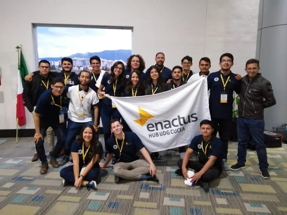 CUCEA_OFICIAL's tweet photo. En el marco de @EnactusMexico 2019, se reconocieron a los 4 mejores mentores del país; entre ellos el Dr. @acampos80 Jefe del Departamento de Auditoría del #CUCEA. #Enactus promueve entre los jóvenes el desarrollo de negocios sustentables con visión social https://t.co/hpDqmIRCTa