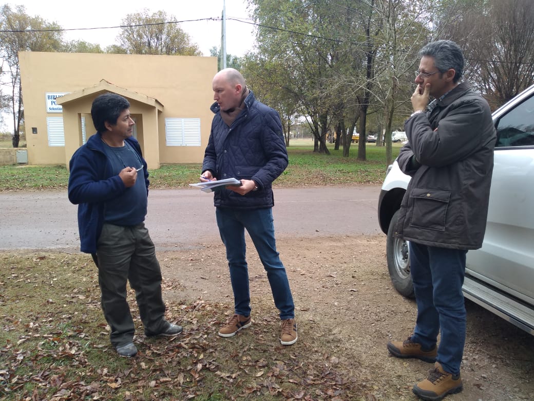 greiter84's tweet photo. #Hoy estuvimos en #AltaItalia entregamos al Sr. Intendente #OscarFlores los avances de una nueva etapa del #PlanBase de #OrdenamientoTerritorial y #DesarrolloLocal que venimos realizando junto al #Municipio y visitamos #Emprendimientos financiados a través de la #Ley2870 https://t.co/J7b1LMIu5x