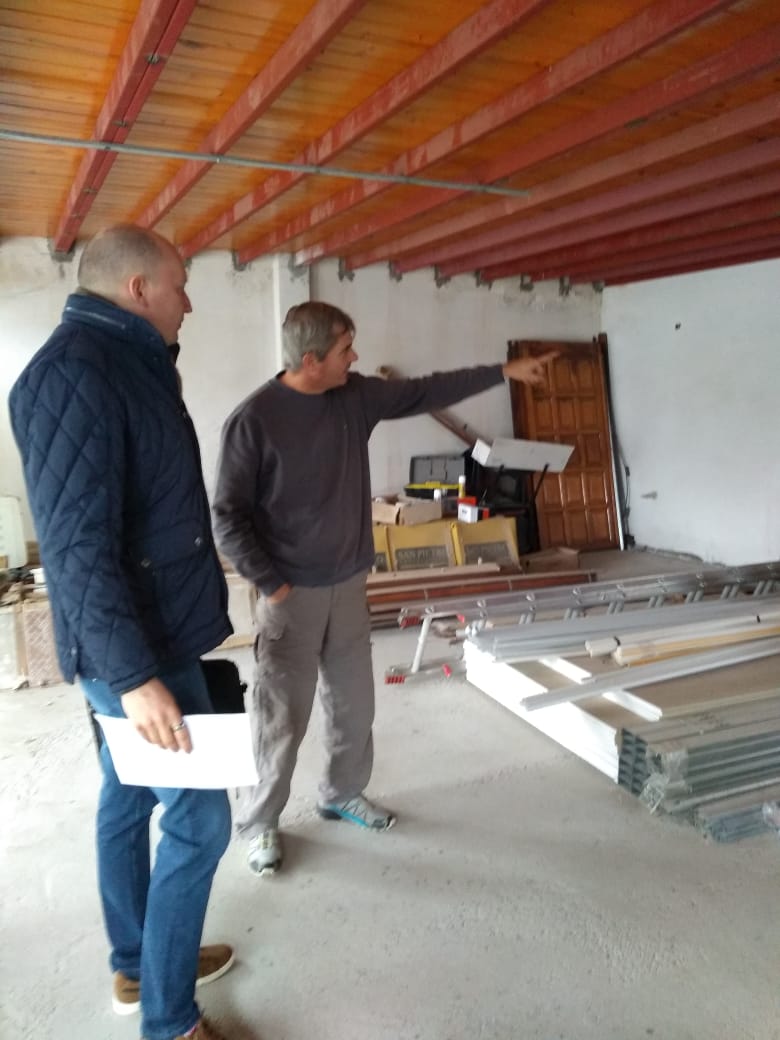 greiter84's tweet photo. #Hoy estuvimos en #AltaItalia entregamos al Sr. Intendente #OscarFlores los avances de una nueva etapa del #PlanBase de #OrdenamientoTerritorial y #DesarrolloLocal que venimos realizando junto al #Municipio y visitamos #Emprendimientos financiados a través de la #Ley2870 https://t.co/J7b1LMIu5x