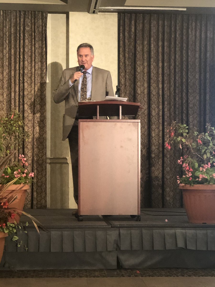 WayneGretzkySC's tweet photo. Thank you Brantford Mayor Davis for opening the #BASportsHall 2019 Induction Ceremony! Let another memorable ceremony begin. https://t.co/sFpzG5HwWV