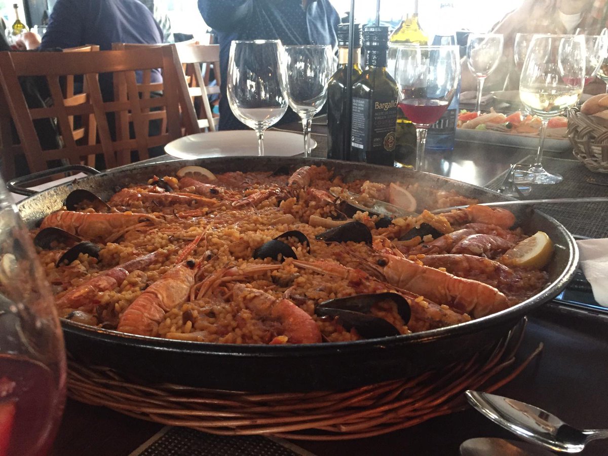 ebslg2019's tweet photo. Wonderful co-dinner paella (☔) near the beach. We hope you all enjoy the evening. See you tomorrow!
#ebslg2019 https://t.co/UdpXk8uPaF