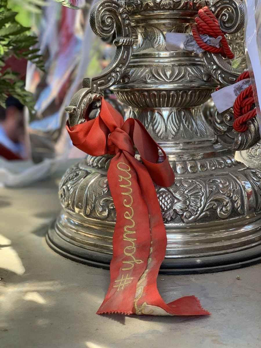 SalvaLRedondela's tweet photo. Lo comentábamos varios amig@s a pie de #Simpecao #Villamanrique en el camino: rendirse nunca, deseemos fuerza y coraje para tod@s, ayudando.
Con este lazo en la carreta, en mente @valentingarcia2 y tod@s los valientes y fuertes de cada día, ejemplo para tod@s. #yomecuro https://t.co/f32Bo84b6V