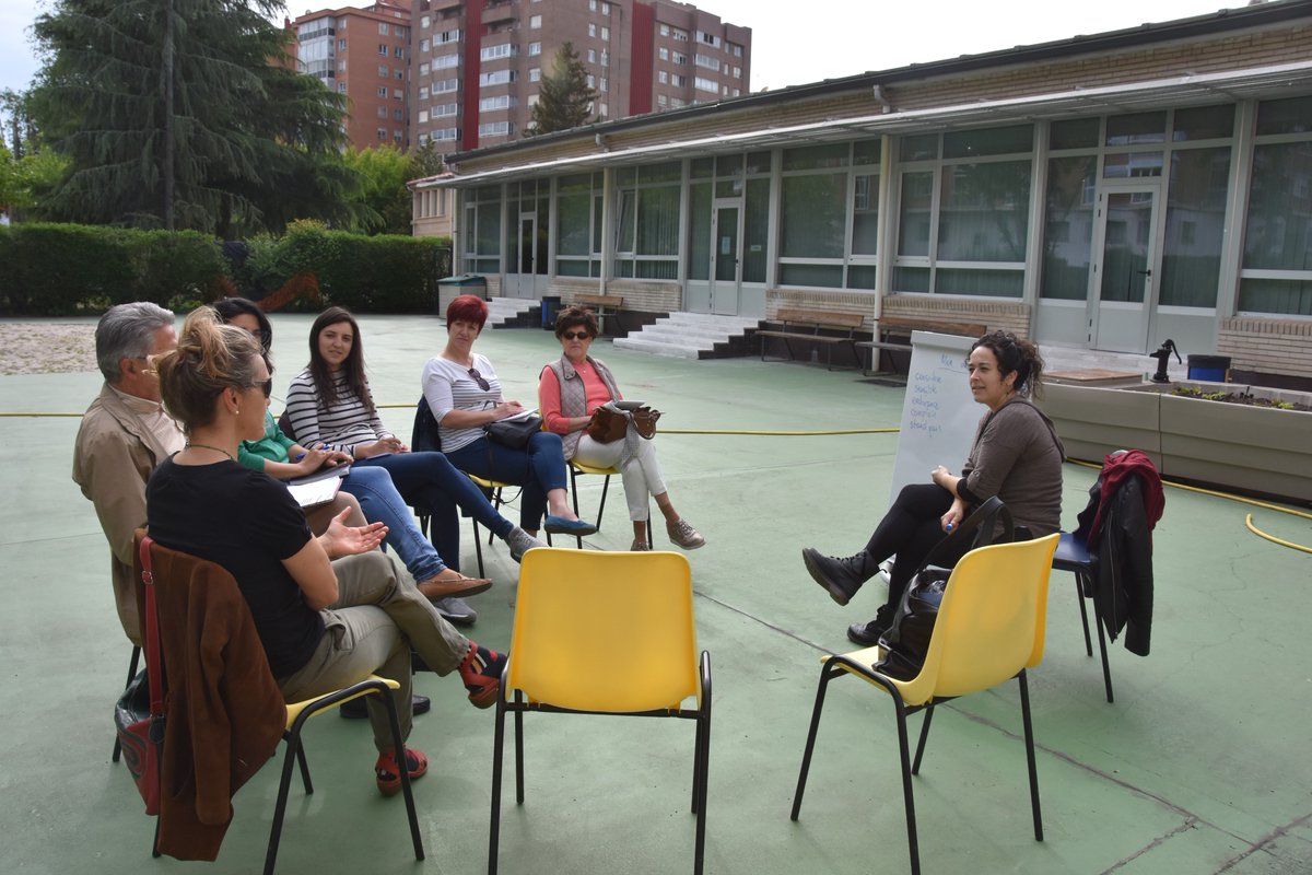 ForoSolidario's tweet image. #FelizJueves en el Foro Solidario con todas estas actividades 📆 #AGENDA bit.ly/HoyEnElForo

11:30 Curso de verano en inglés
12:00 y 19:00 Expo. #DaleBolaALosDerechos
17:30 English Outdoors

Nos visitan #ARBU, @burgosacoge, @Arfacyl_Org y @ASAMBURGOS 🤗